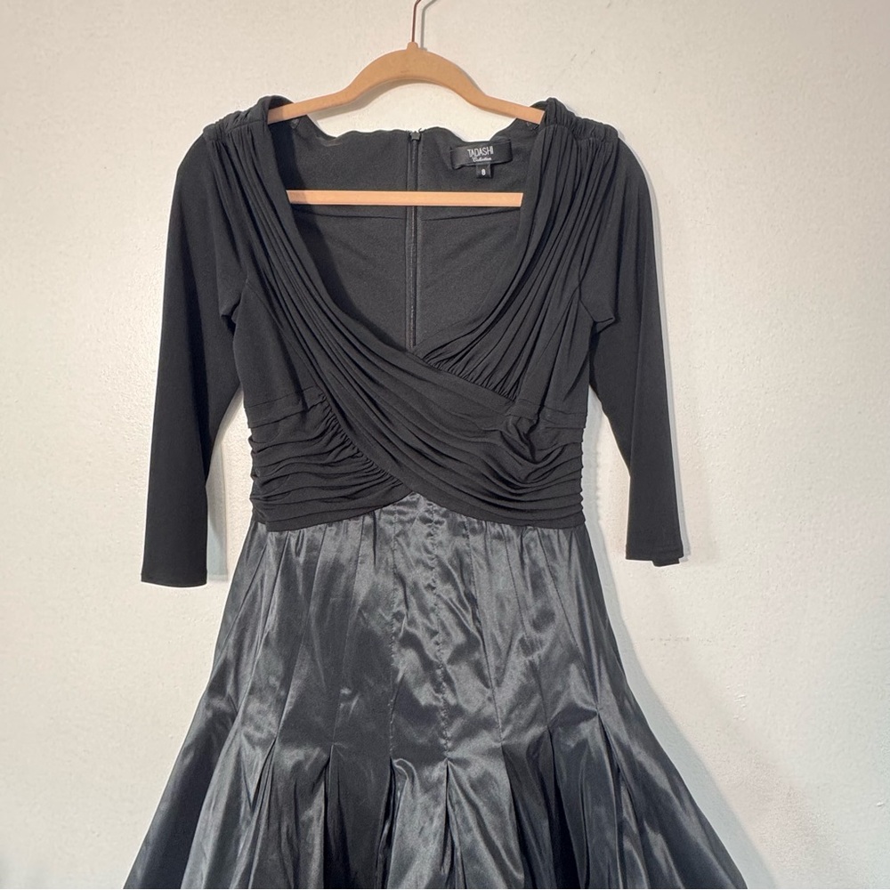 Tadashi Shoji Elegant Black Ruched Bodice Fit & Flare Silk Cocktail Dress Sz 8 - Picture 6 of 11